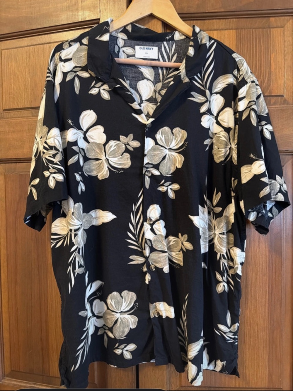 Men’s Old Navy Black Floral Short-Sleeve Shirt